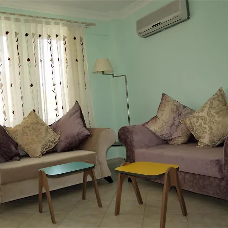 Newly Refurbished 3 Bedroom Top Floor Duplex شقة