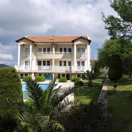 شقة Newly Refurbished 3 Bedroom Top Floor Duplex *