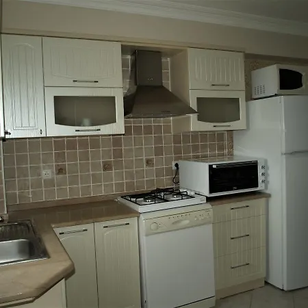 Newly Refurbished 3 Bedroom Top Floor Duplex شقة *